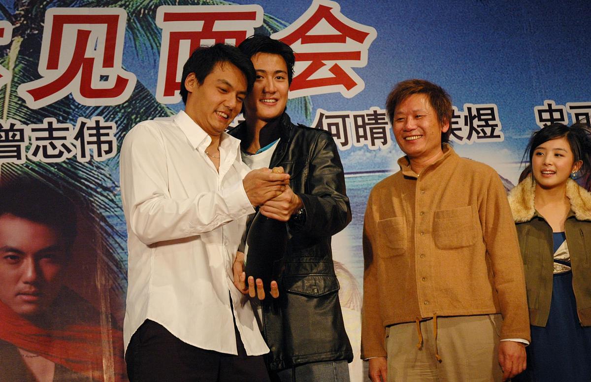 2006年3月7日下午,电视剧《浪击天涯》在北京长城饭店举行媒体见面会.