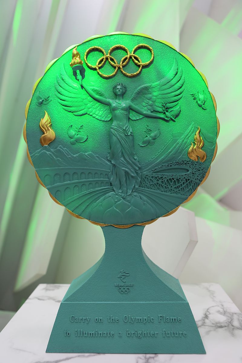 润色：Therefore the neovascularization within carotid artery plaques the formation of floating thrombi and ulcers from plaque rupture is a chain process and the detachment of floating thrombi formed duri