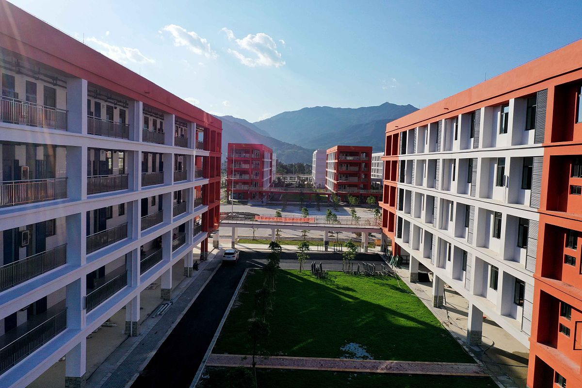 六盘水不想读中专学校