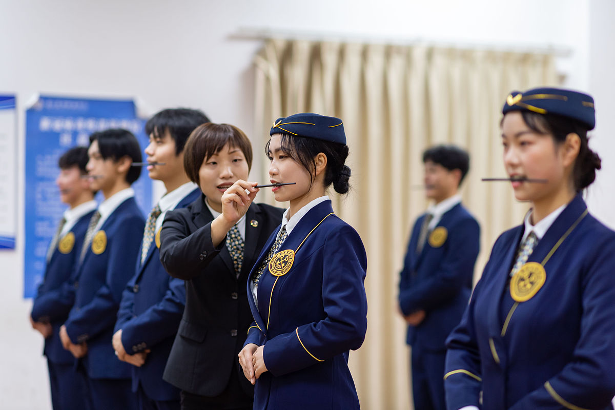 成都希望职业学校2019航空服务专业招生