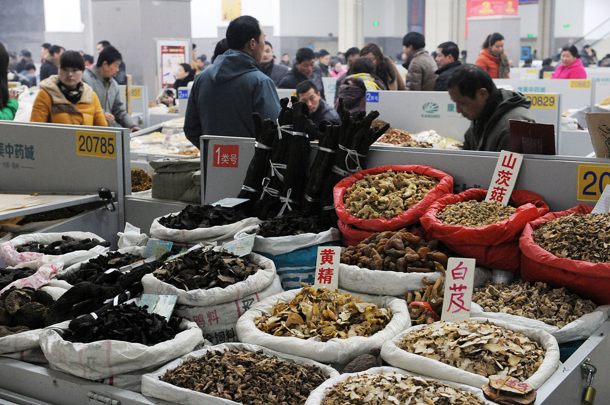 请梳理下面这句话目前全国只有两大中药材专业批发市场分别是北京天士力中药材市场和山东莱芜中药材交易中心。从市场调查来看有山东平邑、沂南、沂水、莱芜河南卢氏、灵宝、活宁、嵩县湖北武当山等地商品10。