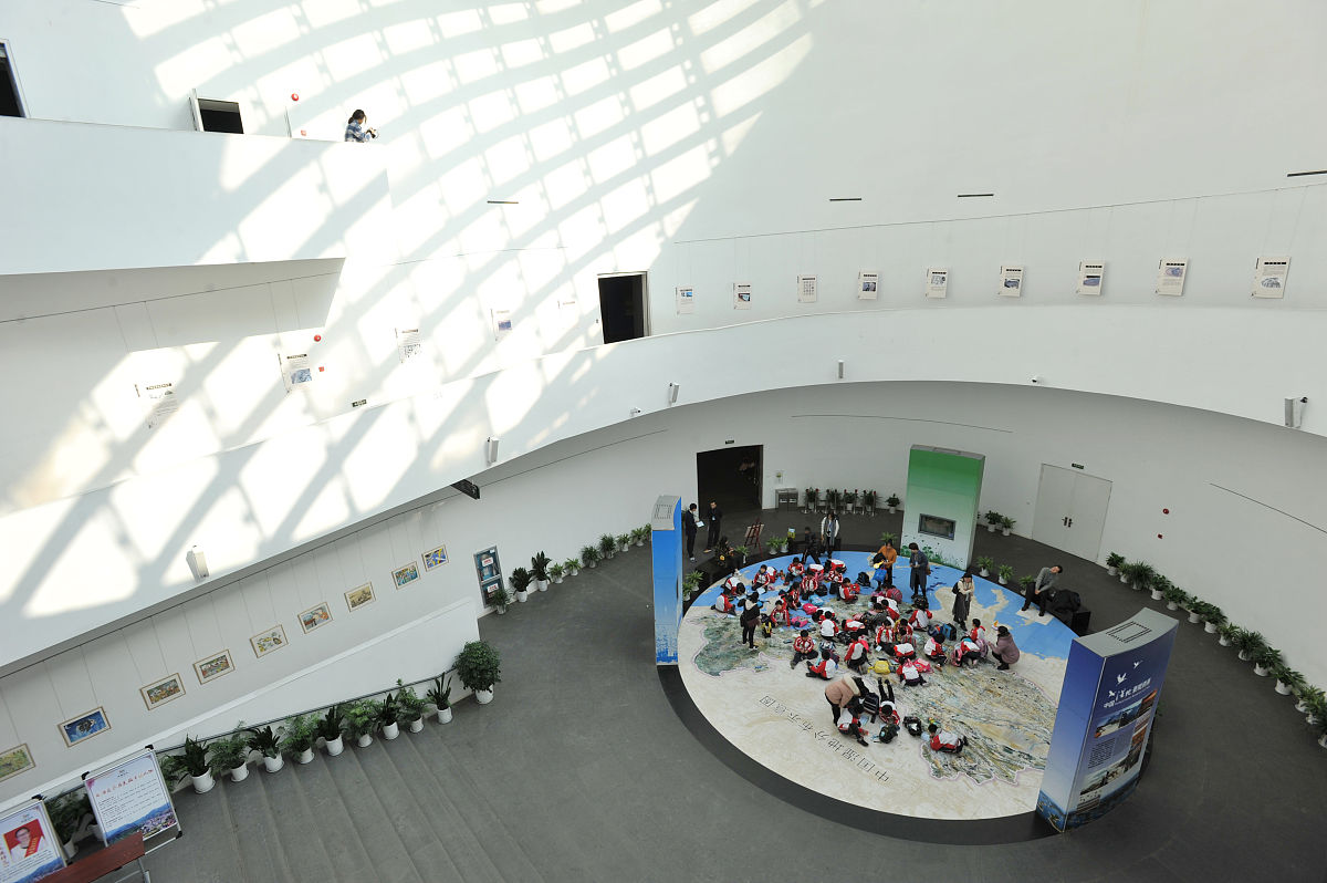 初中数学自主探究课堂教学模式构建：小组合作的实践与意义