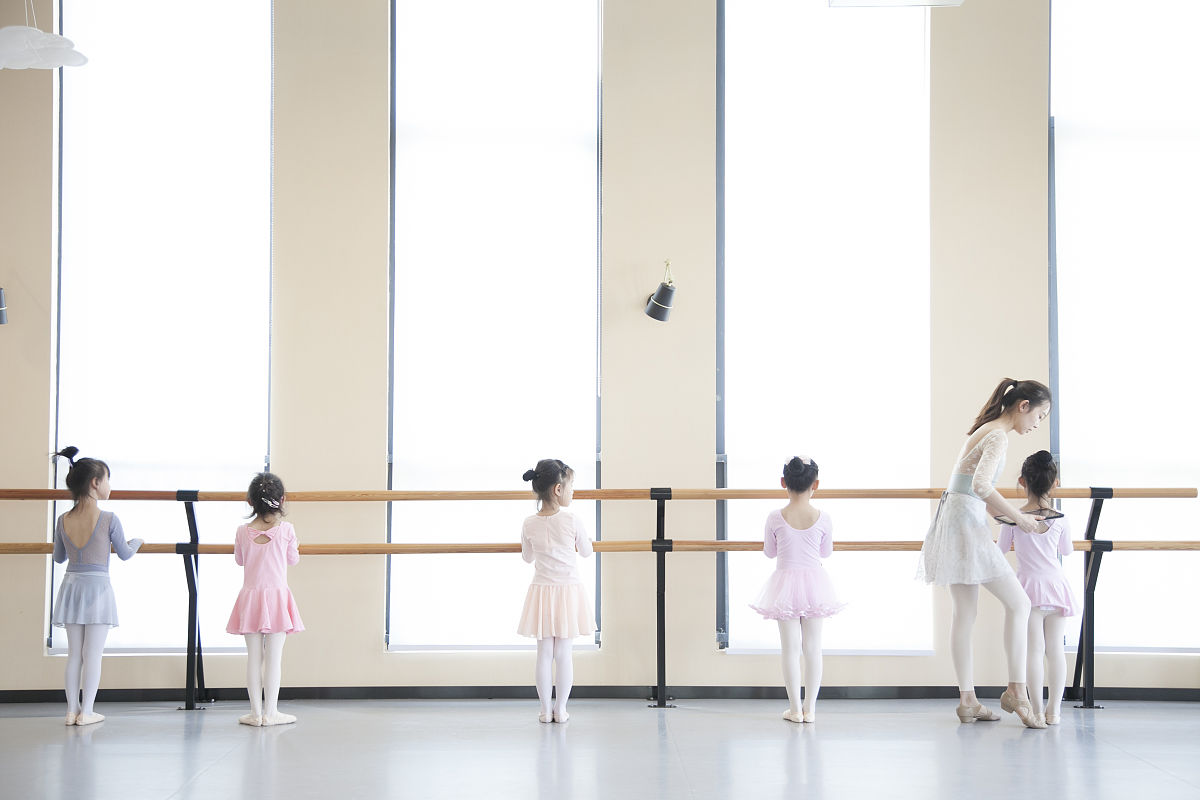 孩子学芭蕾，选择专业舞蹈地板有多重要？