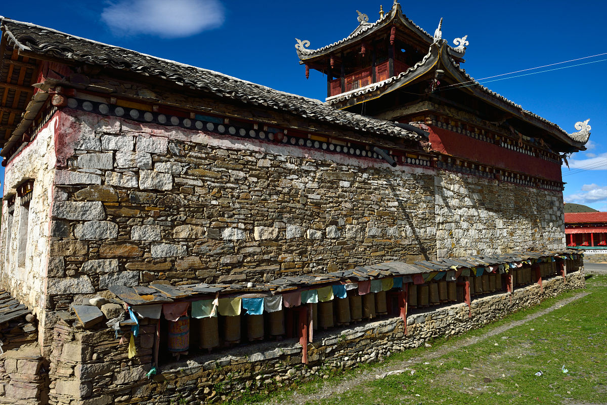 分析一下川藏地区建筑风貌现状问题
