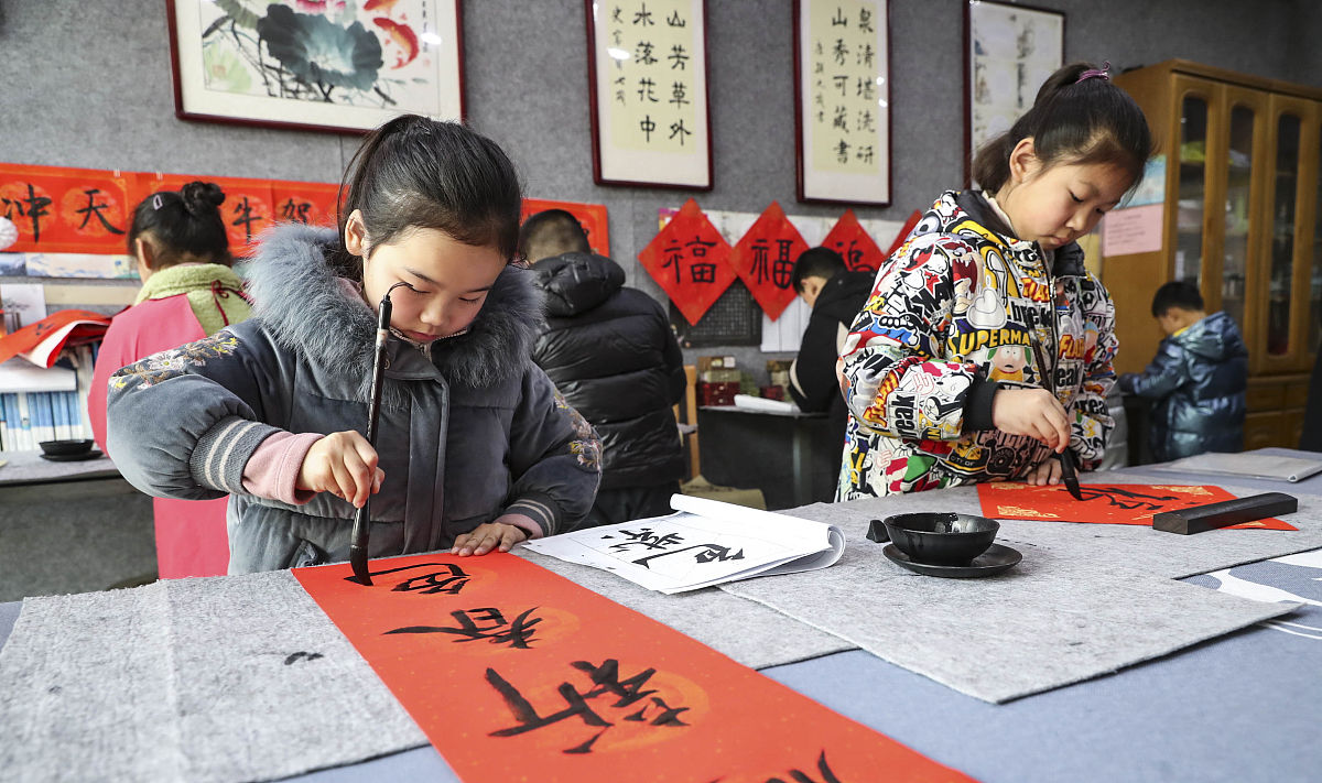 女生学书法：就业前景与个人发展