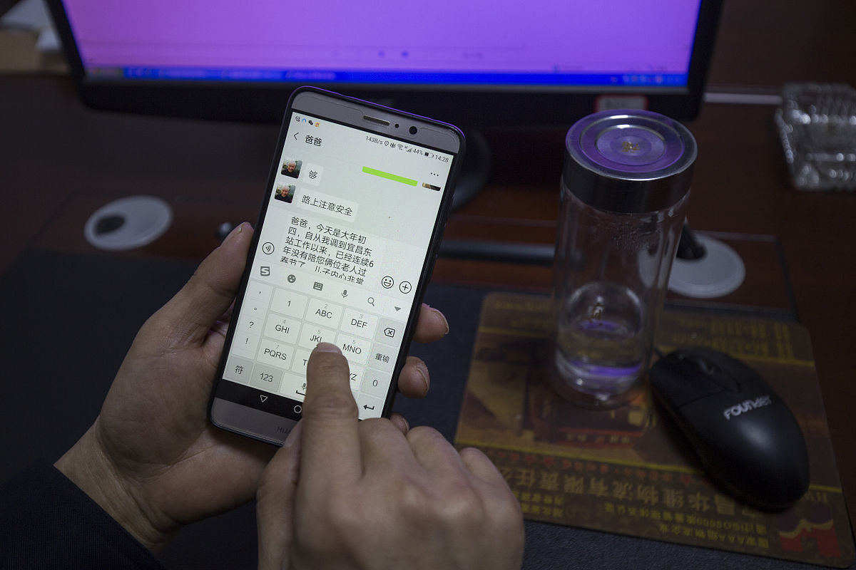 那录音状态下 一个手机或者录音机 从下午17点左右开始录音一直录音到第二天早上8点左右。手机电量或者录音机电量满的状态下可以实现吗？