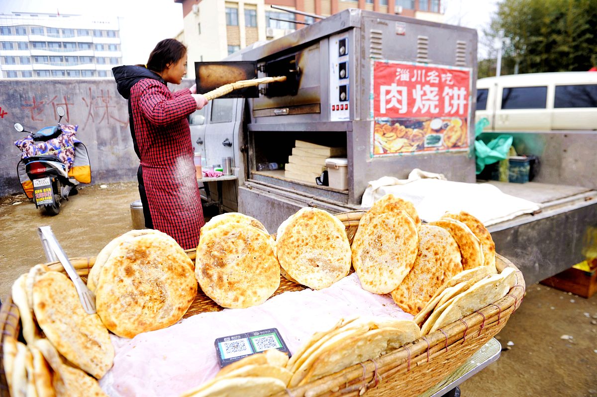 张姐转炉烧饼15一元一个500字广告词