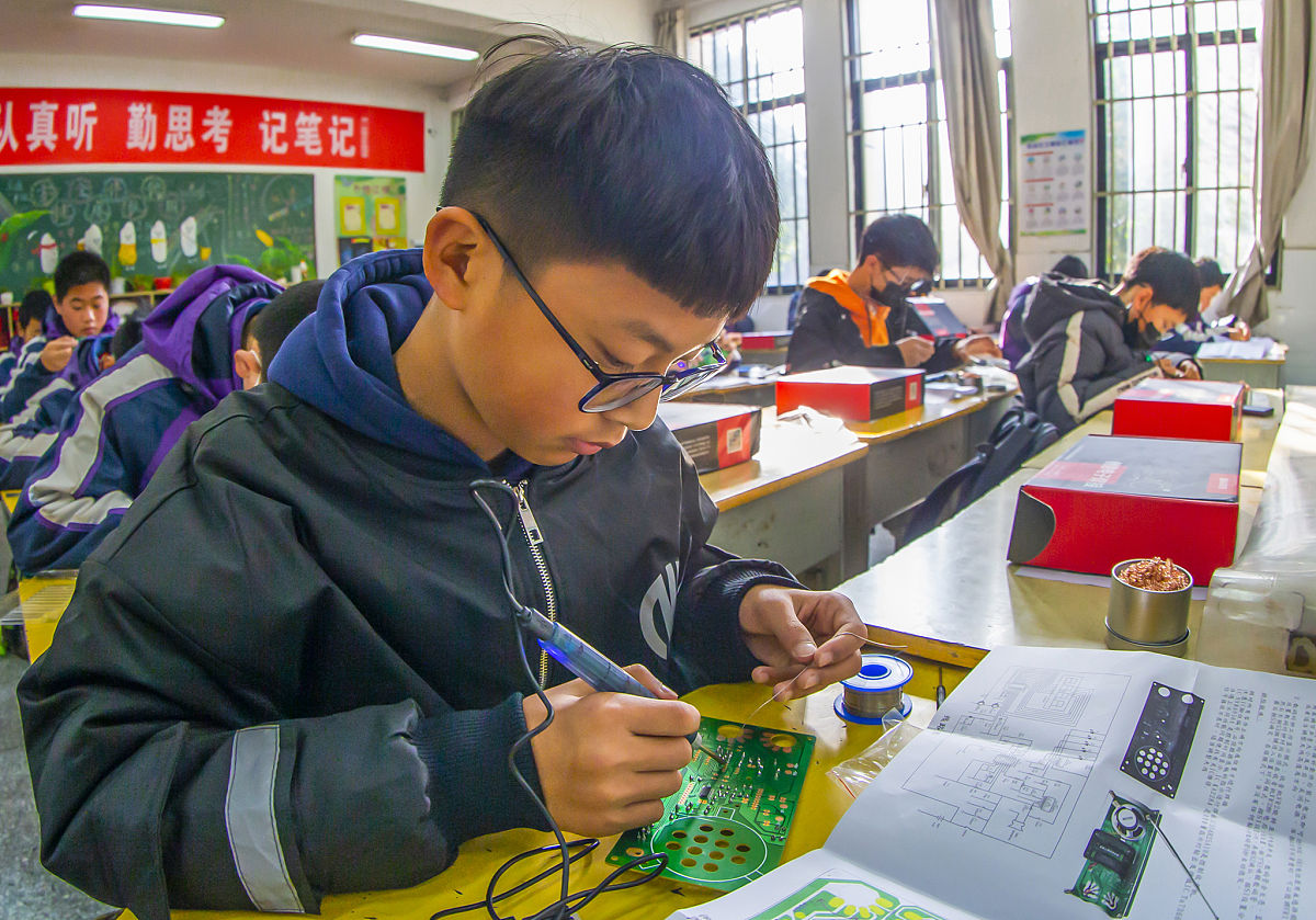 贵航高级技工学校2022年焊接加工专业招生简章