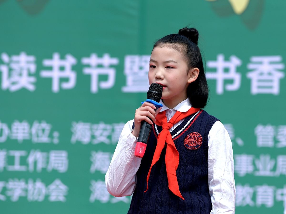 问题描述：NH 区小学生经典诵读大赛有 N 个评委参与打分去掉最高分和最低分后的平均分作为某支参赛队伍的最终得分。大赛组委会请你写一个自动计分程序。程序的功能是输入各个评委的评分输出该支队伍的最终得分。输入格式：第一行一个正整数 nn=100表示评委数；第二行n 个正整数分别表示 n 个评委为该支队伍所打的分数 xixi=100。输出格式：一个小数精确到小数点后两位。输入样例：1075 80 85