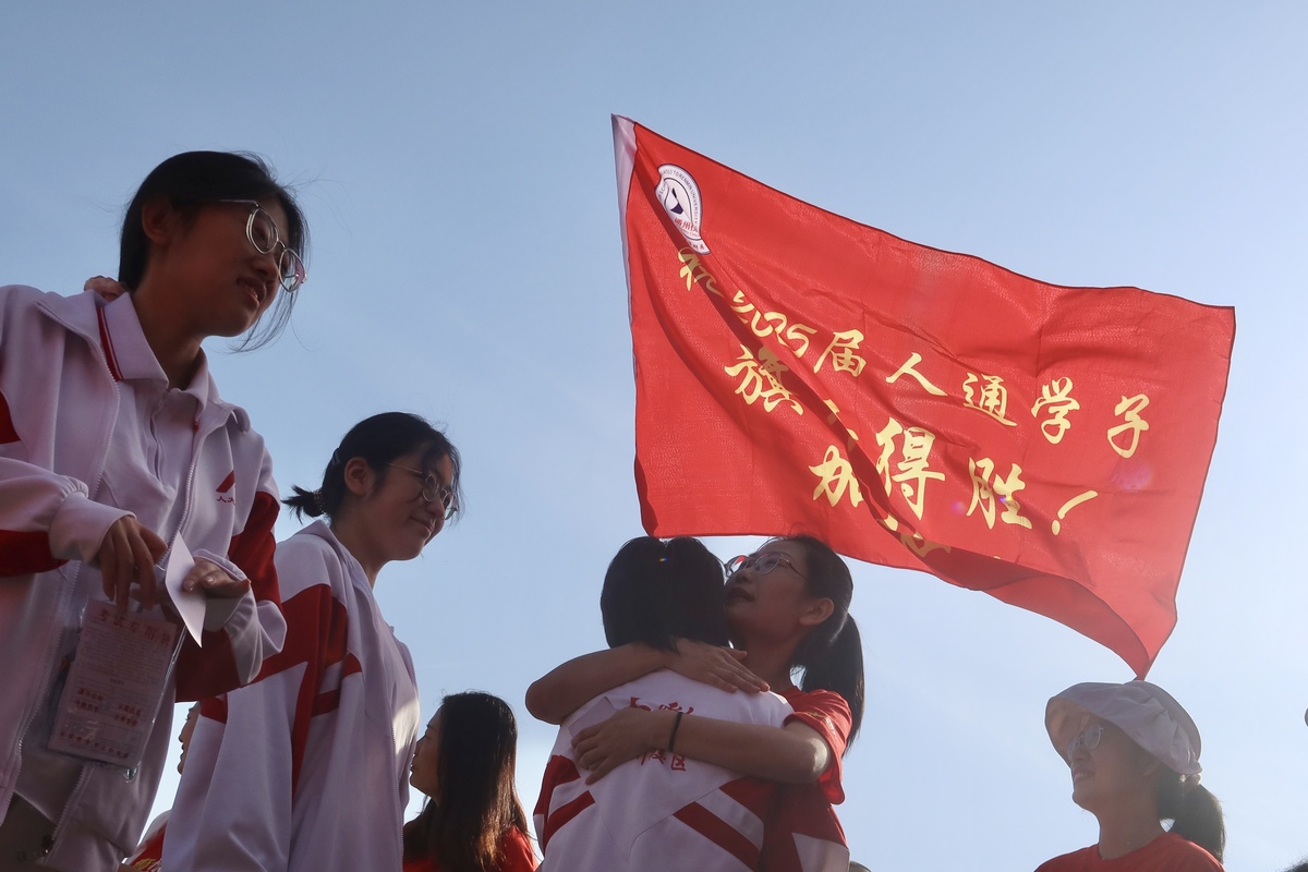 军训暖心故事：校红十字会志愿者化身通讯员，为学生传递爱与支持