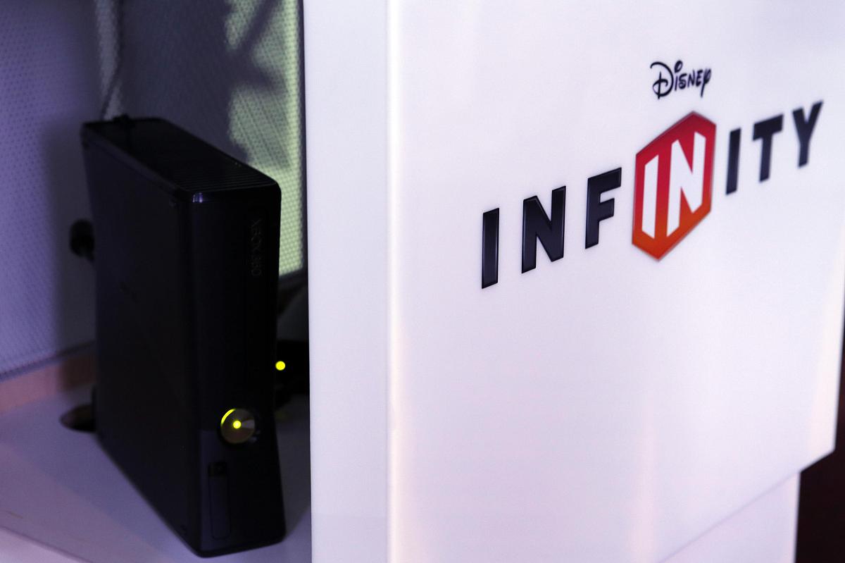 reescibe-con-un-20--menos-el-siguiente-texto-El-amazon-echo-show-es-la-opción-perfecta-para-tus-espacios-diarios-sea-un-dormitorio-estudio-salón-o-cocina-Con-una-pantalla-más-grande-disfrutarás-de-videollamadas-con-mayor-claridad-y-comodidad-Además-s