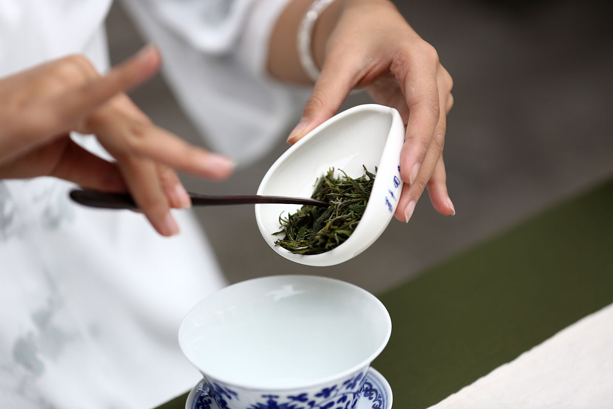 信阳毛尖的文化价值：传统、艺术、礼仪、文学和经济