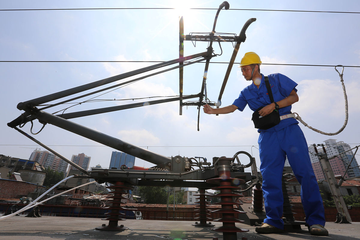 不停电作业必备工具：吊线钩的用途和优势