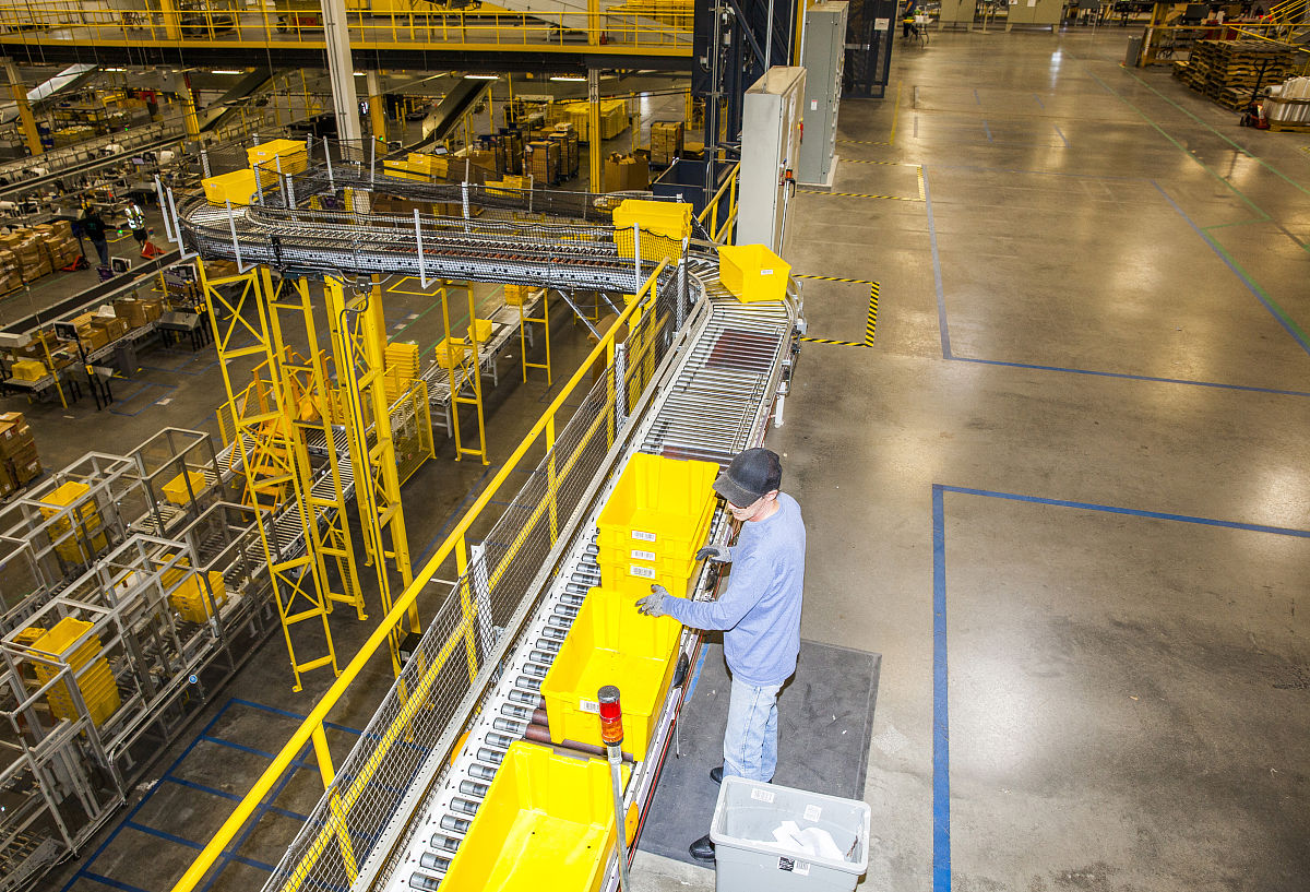 请帮我翻译成中文：September 14 on orders shipped by Amazon over $25