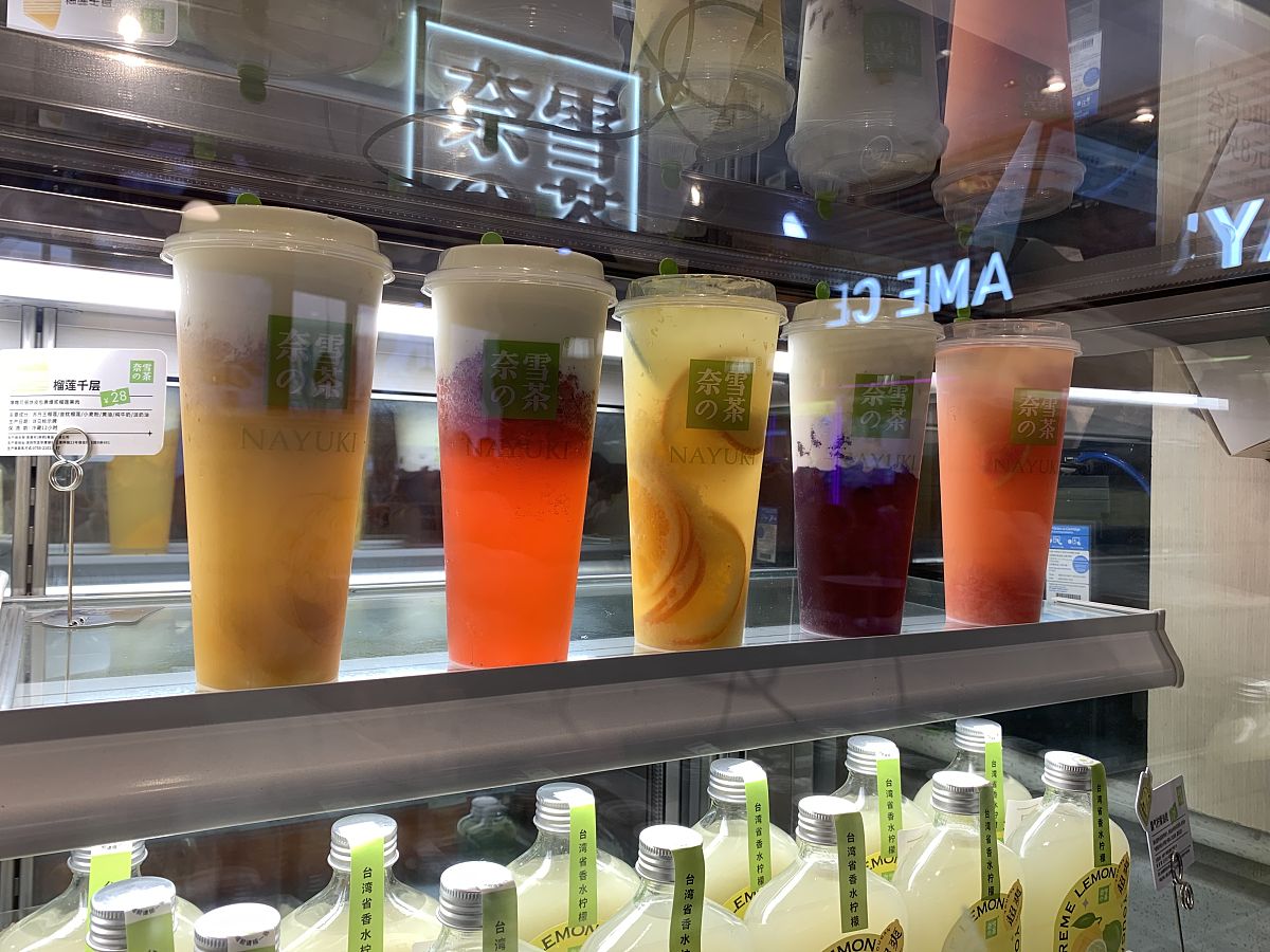 蜜雪冰城案例分析：新式茶饮连锁企业核心竞争力提升路径研究