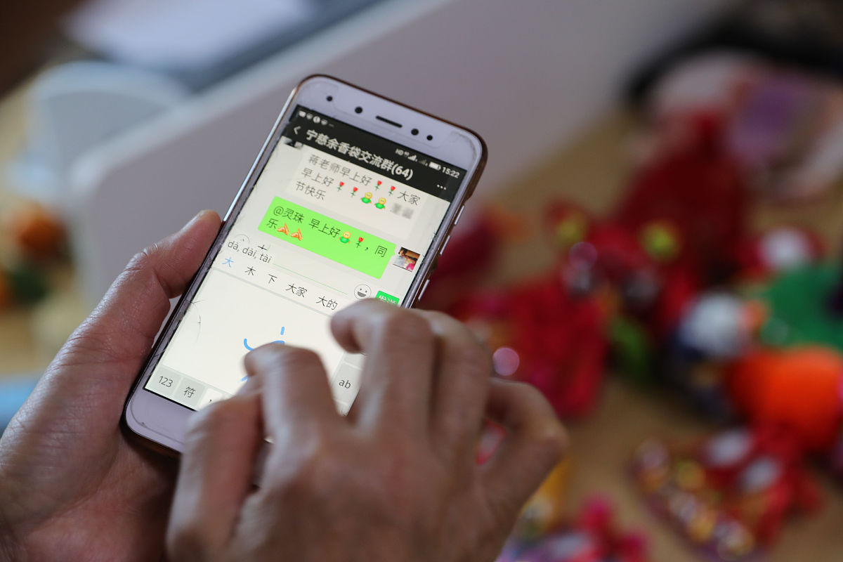 AI 在使用微信群的过程中我们鼓励家长们勇于发言积极参与讨论和交流共同分享育儿经验和教育心得促进互相学习和成长。;human 扩写在使用微信群的过程中我们鼓励家长们勇于发言积极参与讨论和交流共同分享育儿经验和教育心得促进互相学习和成长。; AI 在使用微信群的过程中我们希望家长们能够充分利用这一平台不仅是传递信息和接收通知更要积极参与到讨论和交流中来。家长们可以分享育儿经验和教育心得讨论孩子