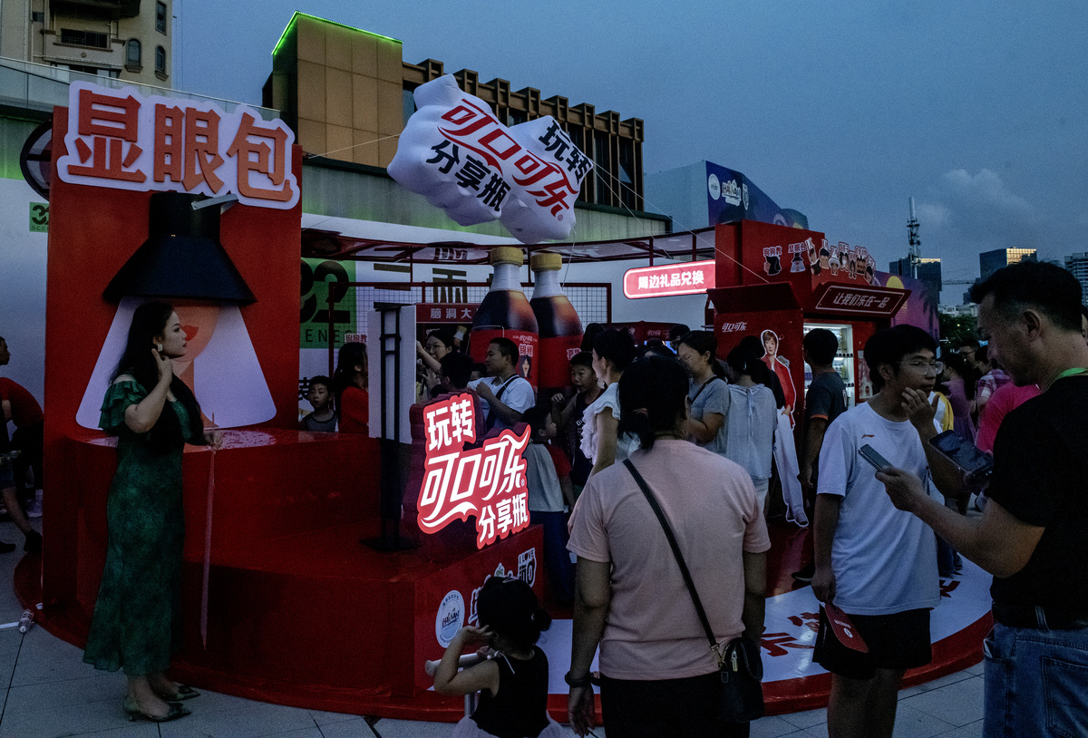 可口可乐体育营销案例：奖杯巡展打造品牌体验