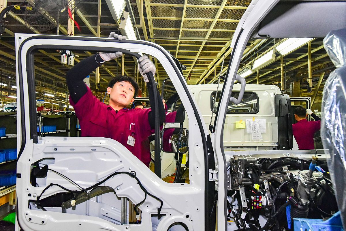 学习汽车维修专业毕业后只能去修车吗？