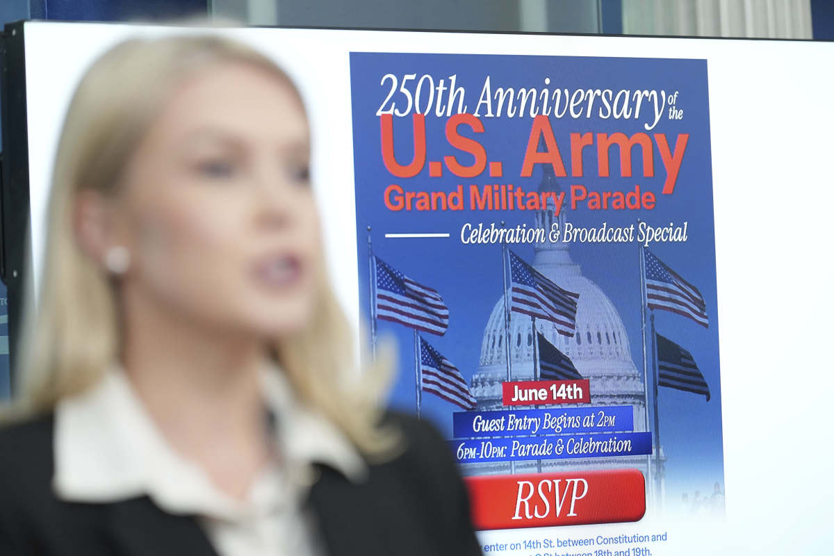 请修缮这段文字要求表达要清晰语法要准确。The second person you is also used in public service announcement language The second person is usually used to indicate the recipient of advertising information so as to create an