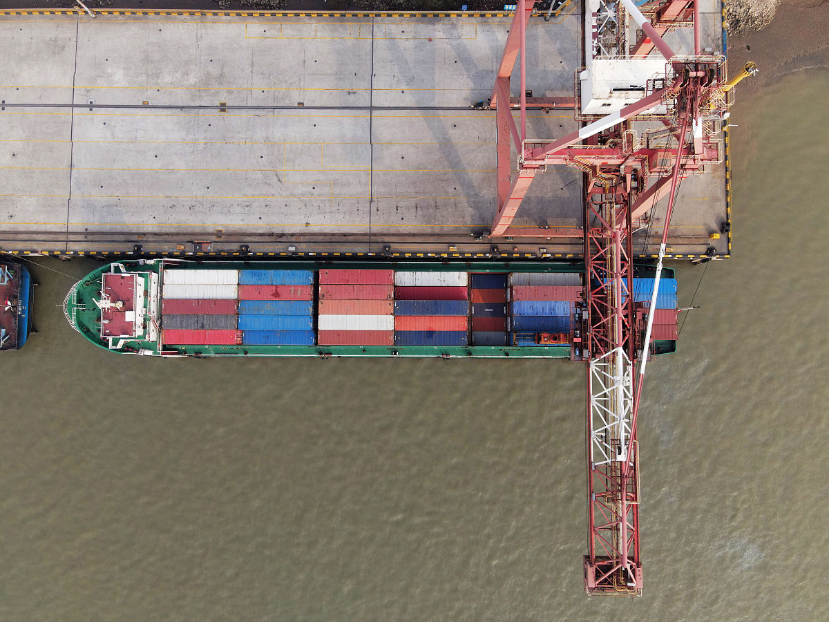 船舶右舷靠泊卸货安全检查