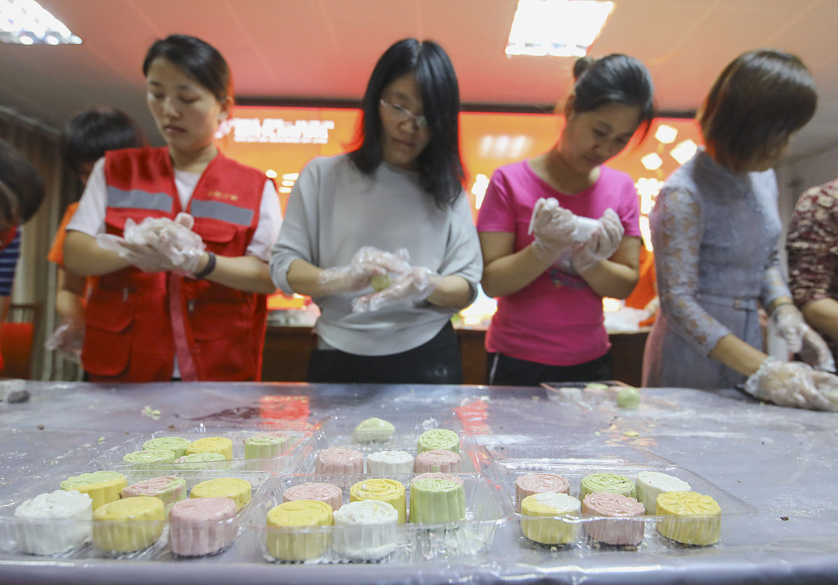 育慧里社区周记：月饼制作和手工香薰活动