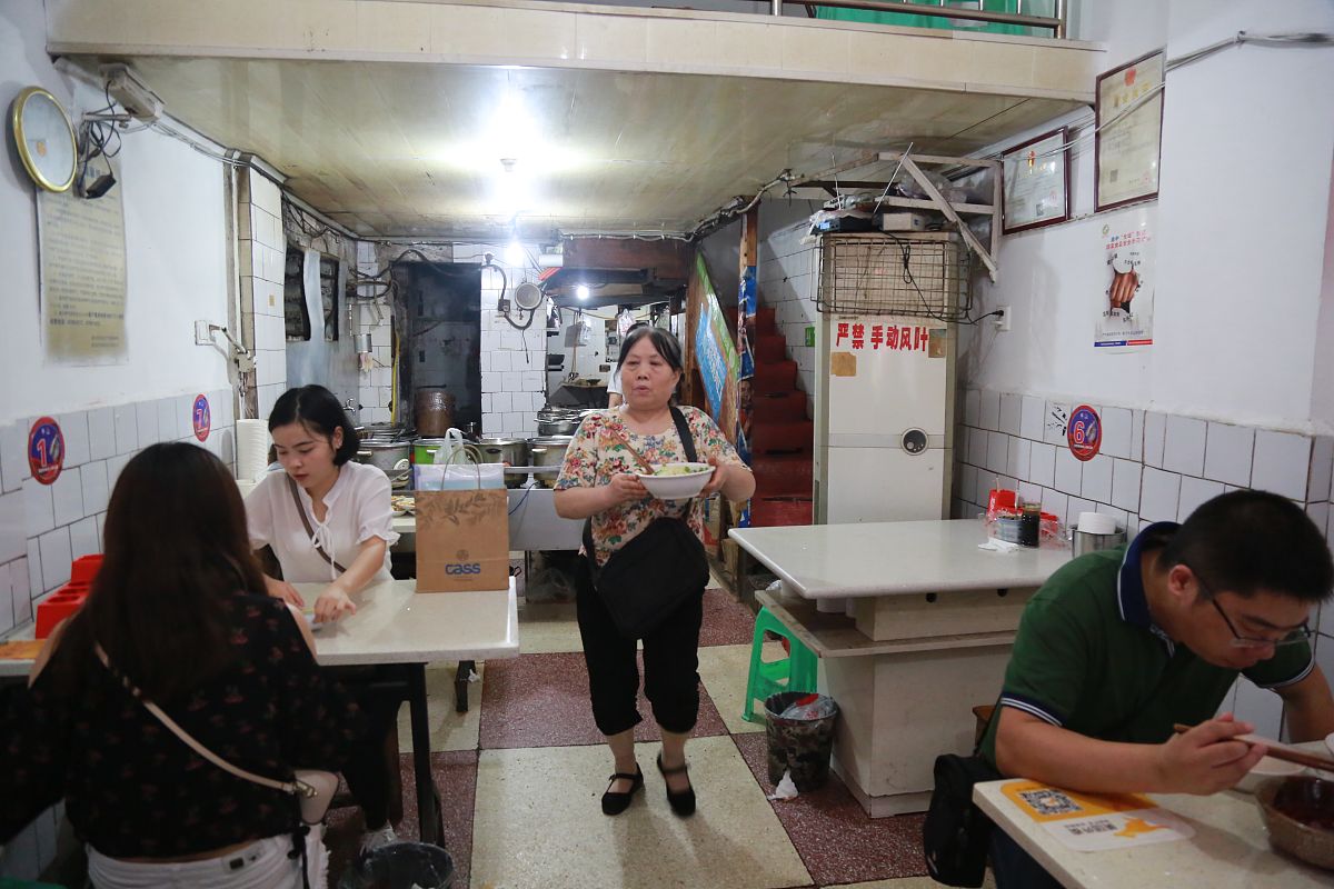 重庆南丁卫生学校宿舍条件、食堂情况