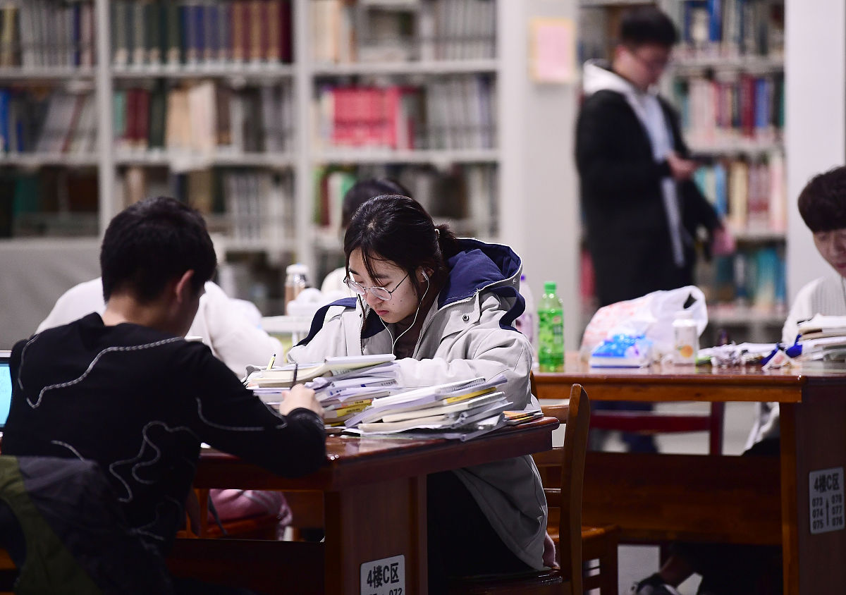 我好想和喜欢的人去同一个城市读书我知道他的目标是上海我也很喜欢上海可是我好怕我考不上