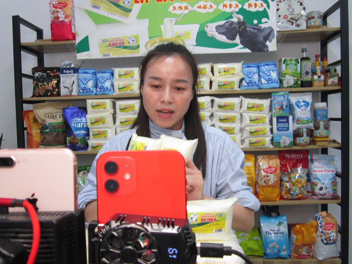 重庆2022年男生学电子商务有前途吗？就业前景、创业方向、教育资源分析