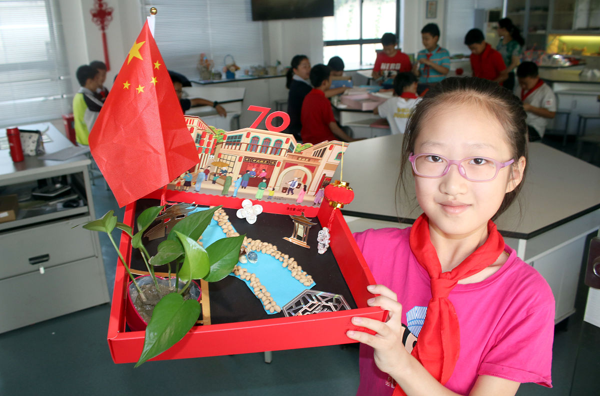 ai校园活动废物利用手工作品展览一个非常细节的策划案的活动奖品