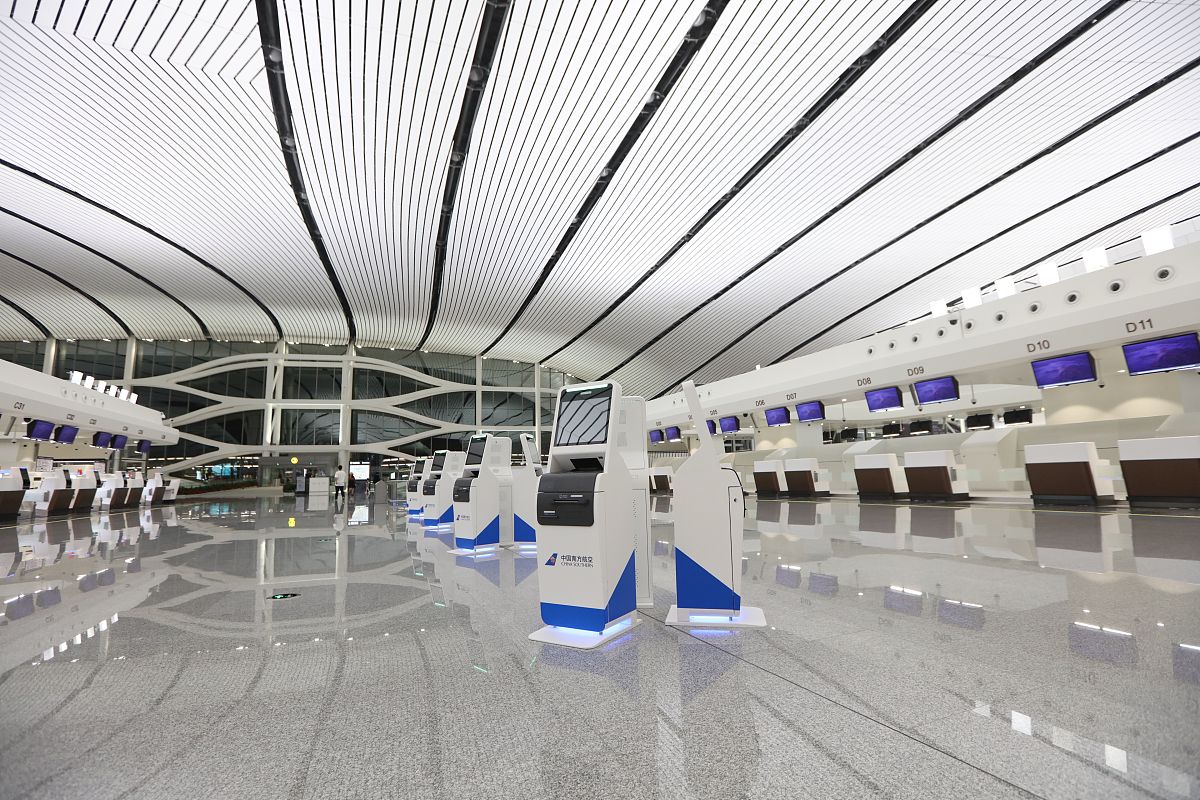参观新机场有感：现代化、科技感、服务完善，体验非凡旅程