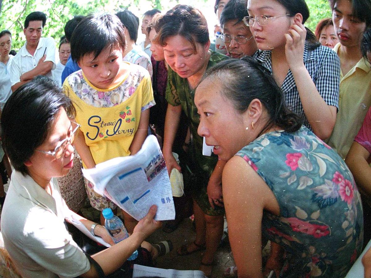 社区妇女议事讨论会：预防家庭暴力，共建和谐社会