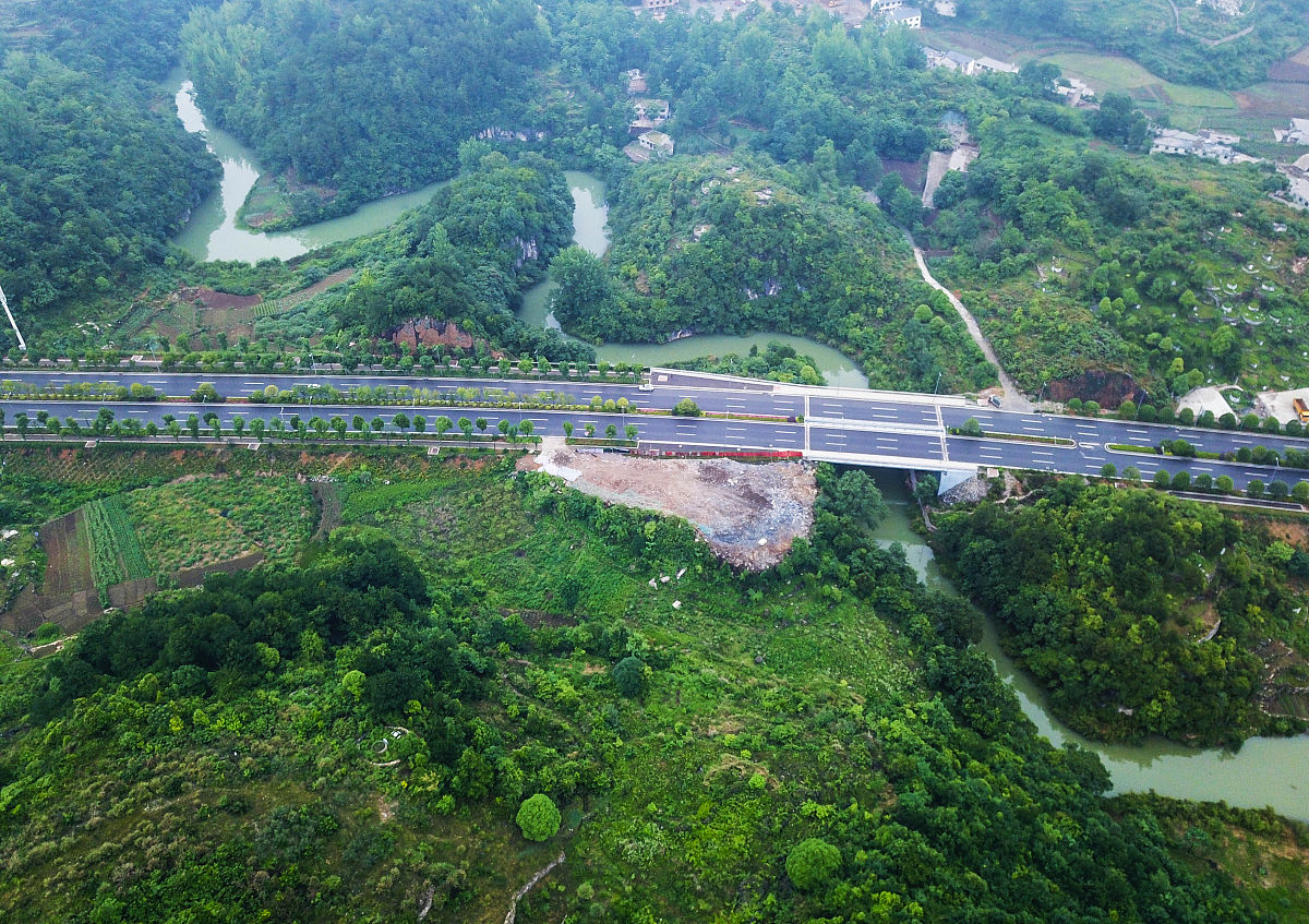 六盘水2020年初中生读什么铁路学校最好