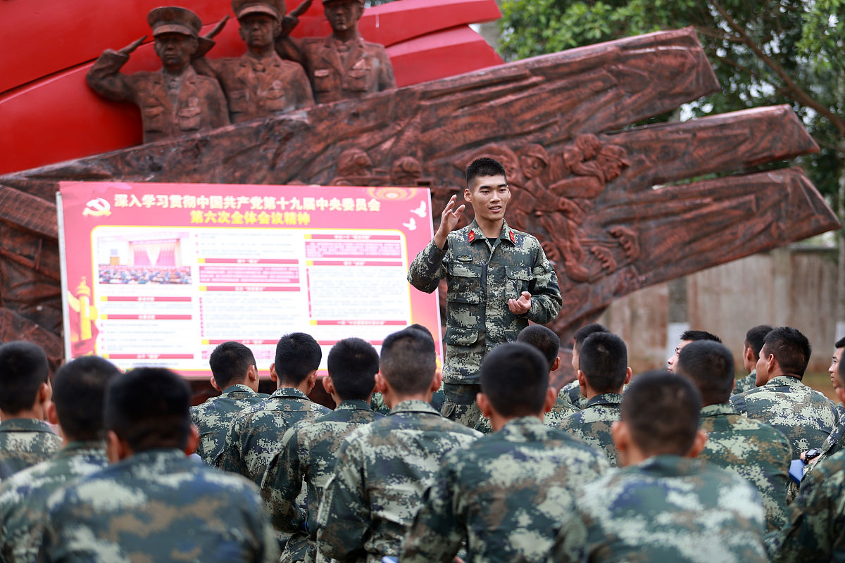 军训回忆录：铁血军魂与嘹亮红歌的交响曲