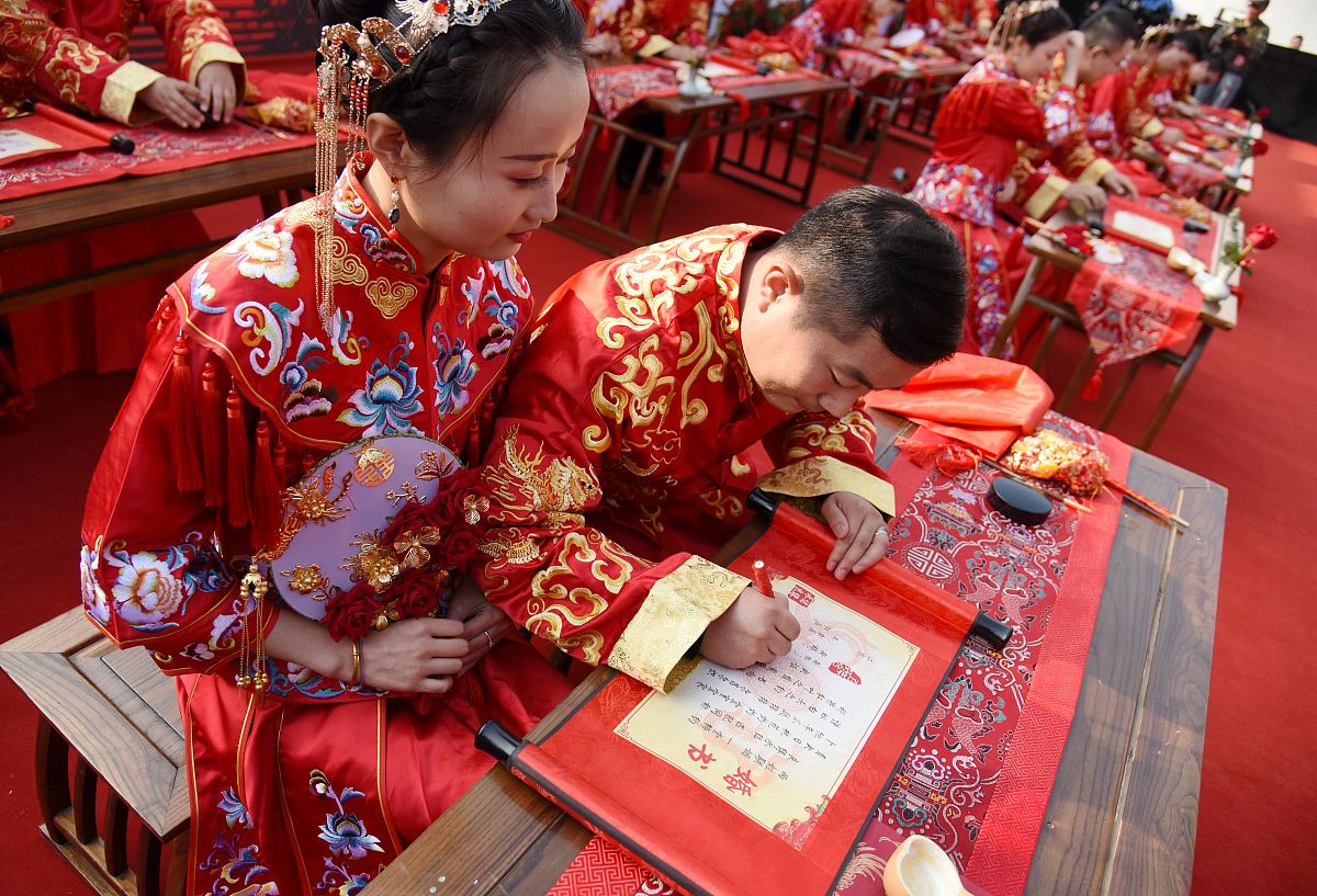 结婚用娘家人送大饭的帖子和婆家收到大饭的回帖怎样写帮我用200字详细描述