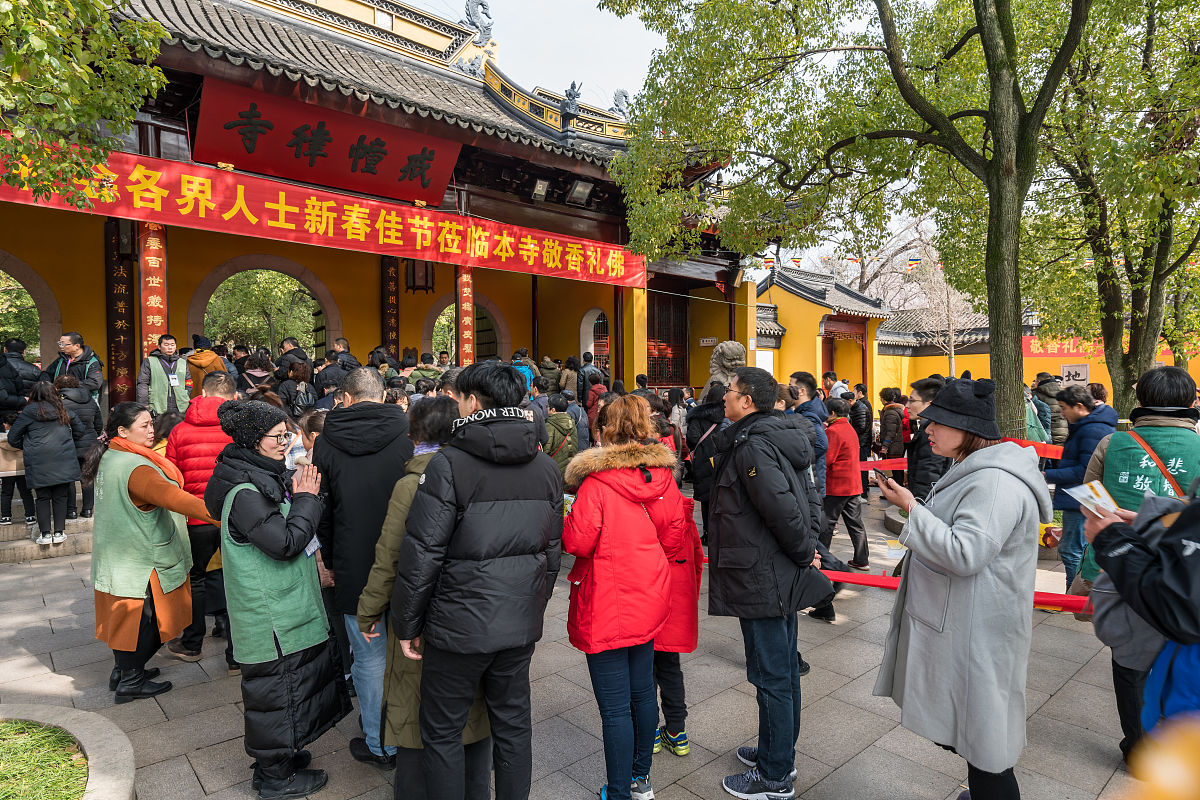 年轻客群带火的寺庙经济说明了什么