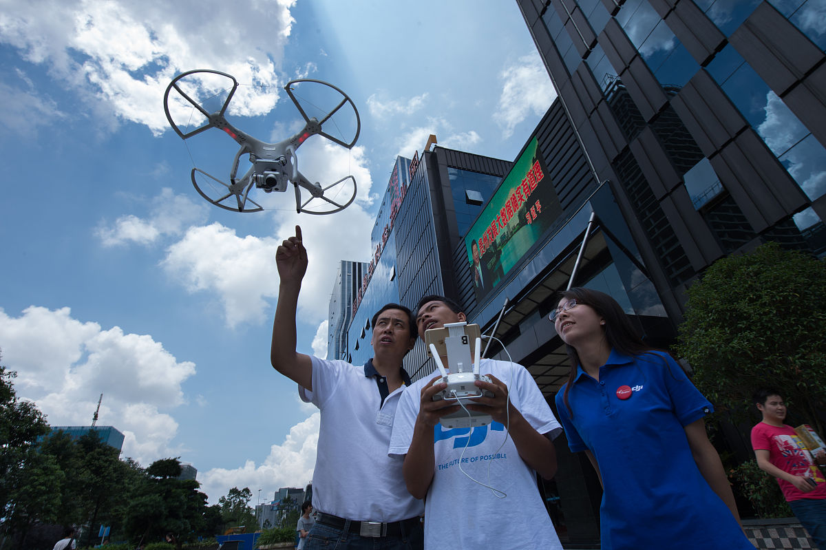 你现在是美团无人机项目的航线经理请你写出这季度的工作汇报和下季度的工作方向