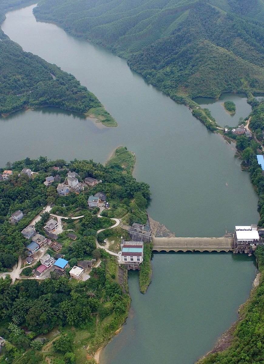 写一首赞美祖国山河的诗50字以内