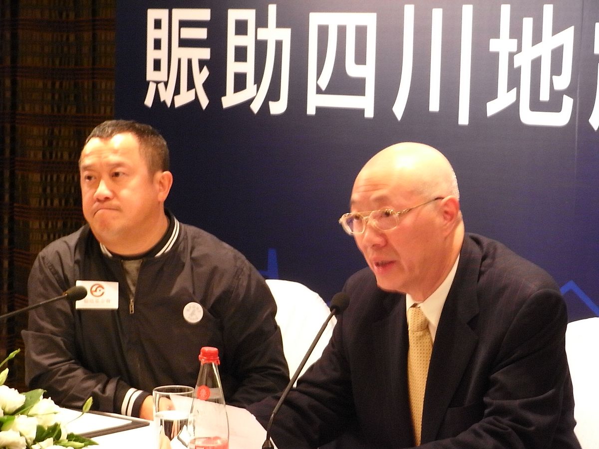 2009年4月28日,香港,香港著名慈善家顾明均先生将诽谤案和解赔偿金连