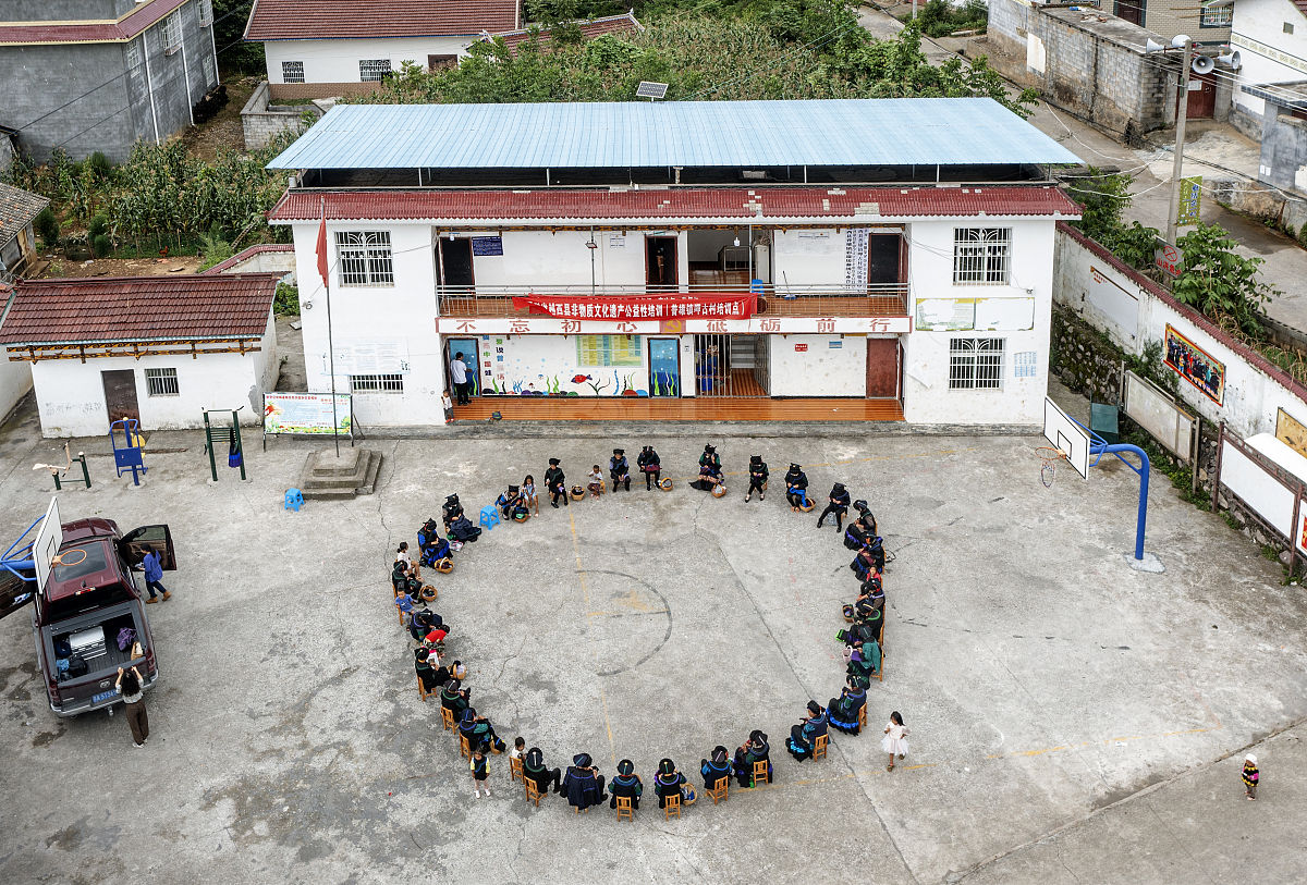 富川瑶族自治县古城镇中心幼儿园建设项目通过技术比较提出项目预期达到的技术目标、技术来源及其实现路径确定核心技术方案和核心技术指标。简述推荐技术路线的理由。对于专利或关键核心技术需要分析其取得方式的可靠性、知识产权保护、技术标准和自主可控性等。