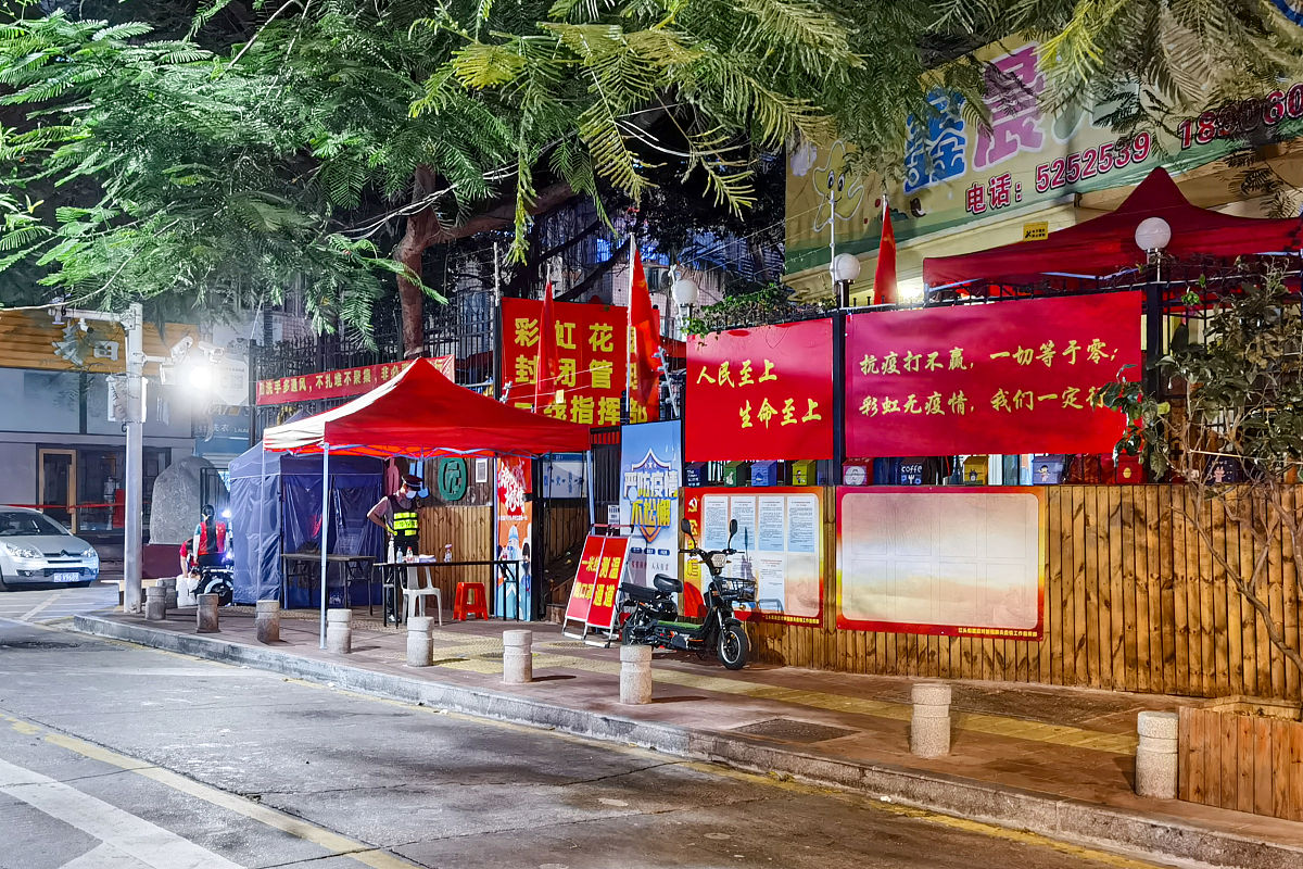 一年级课文《彩虹》仿写300字：走进美丽的花园