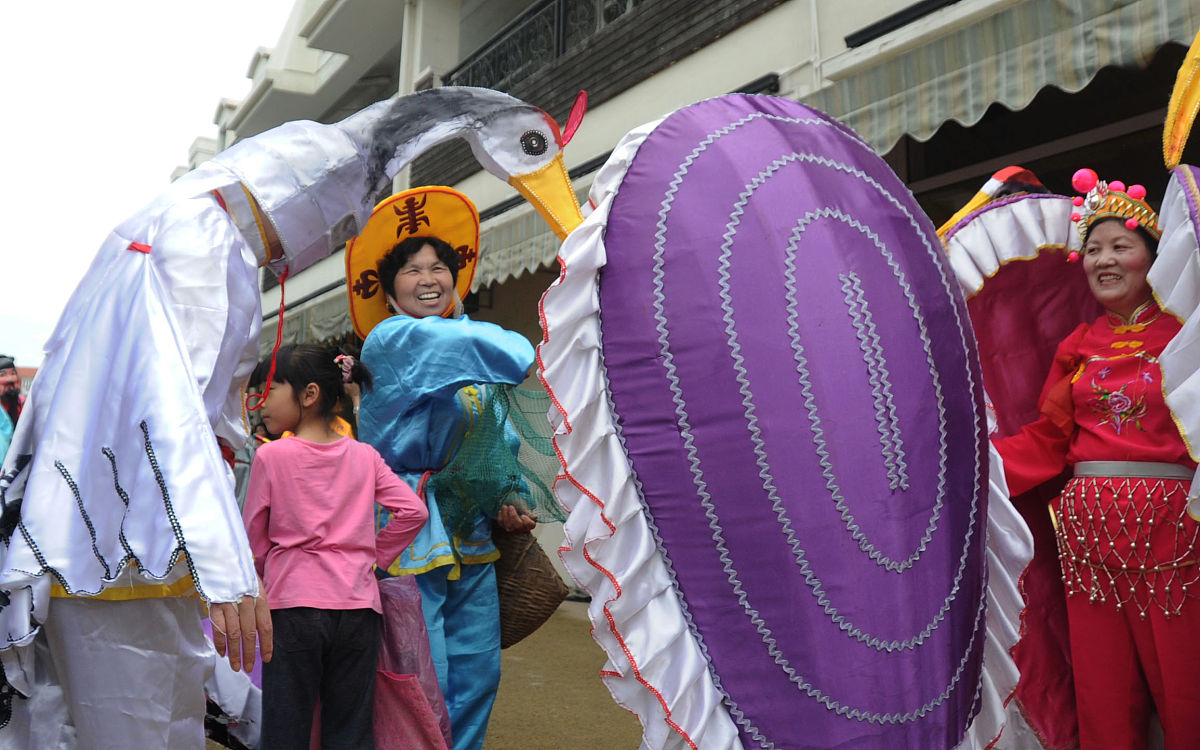 2011年6月5日,上海.为期三天的"第八届宝山罗店龙船文化节暨第五届宝