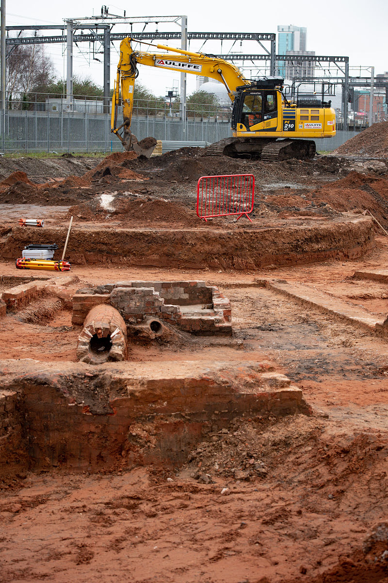 重庆铁路工程学校出来找工作容易吗