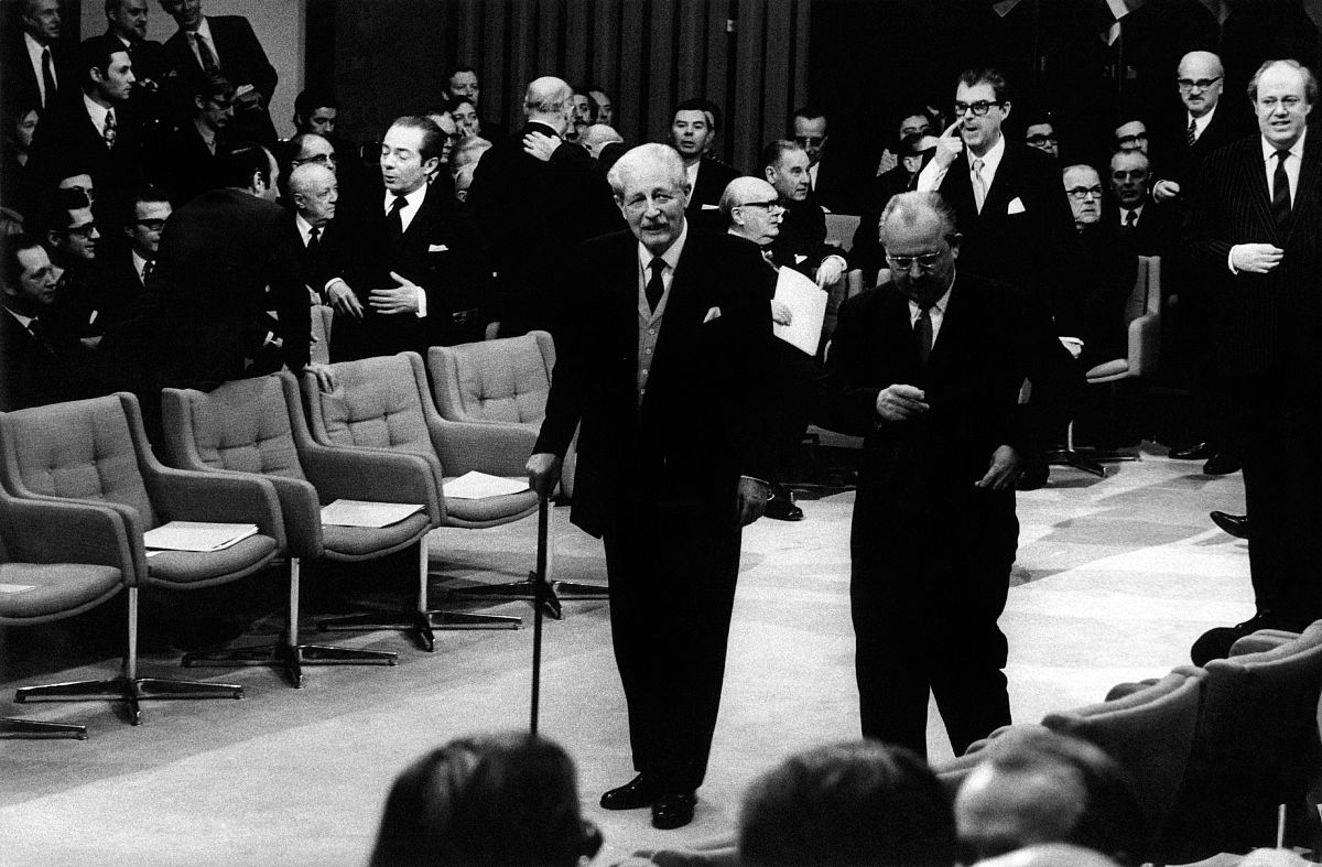 写一下阿连德哀悼辞