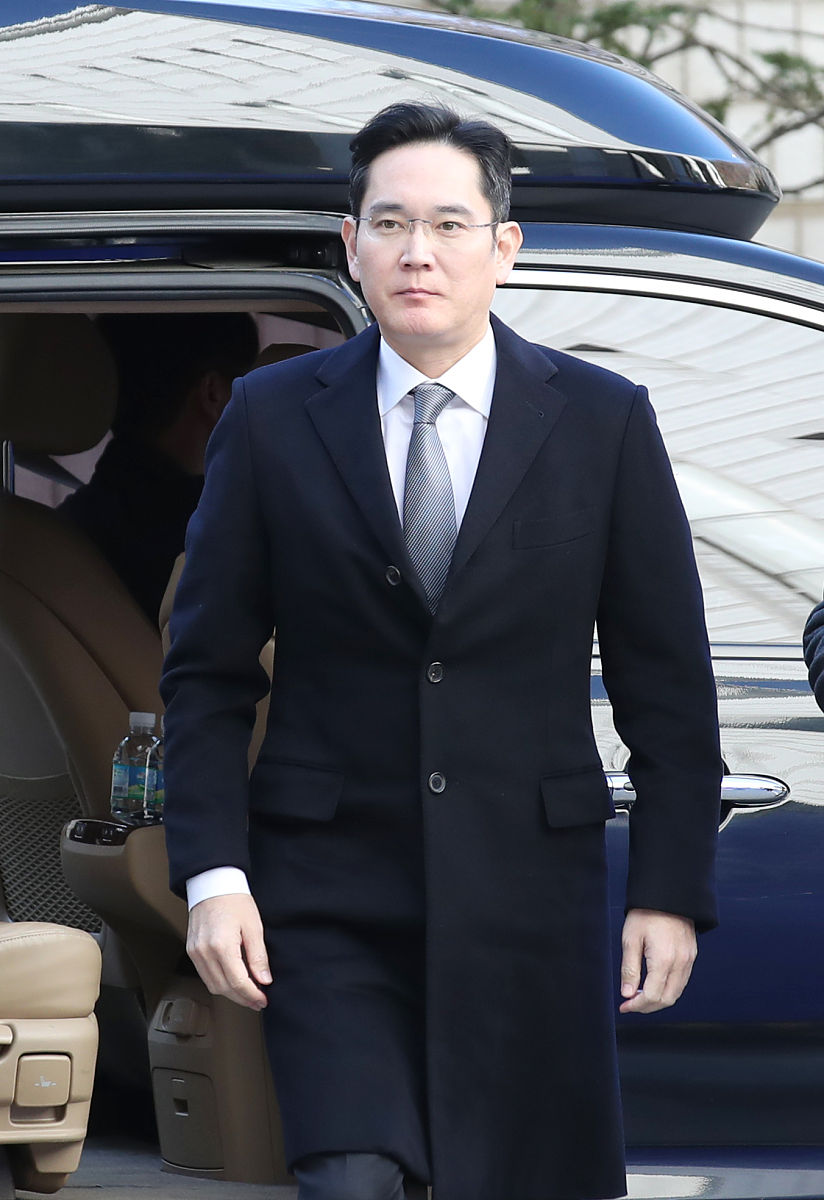 当地时间2019年12月6日,韩国首尔高级法院对三星电子副会长李在镕进行