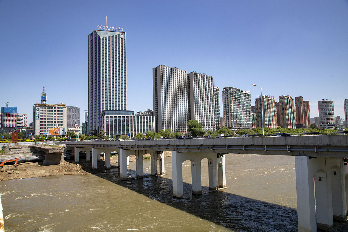 2020年6月12日,吉林,拆除中的吉林大桥旧桥.