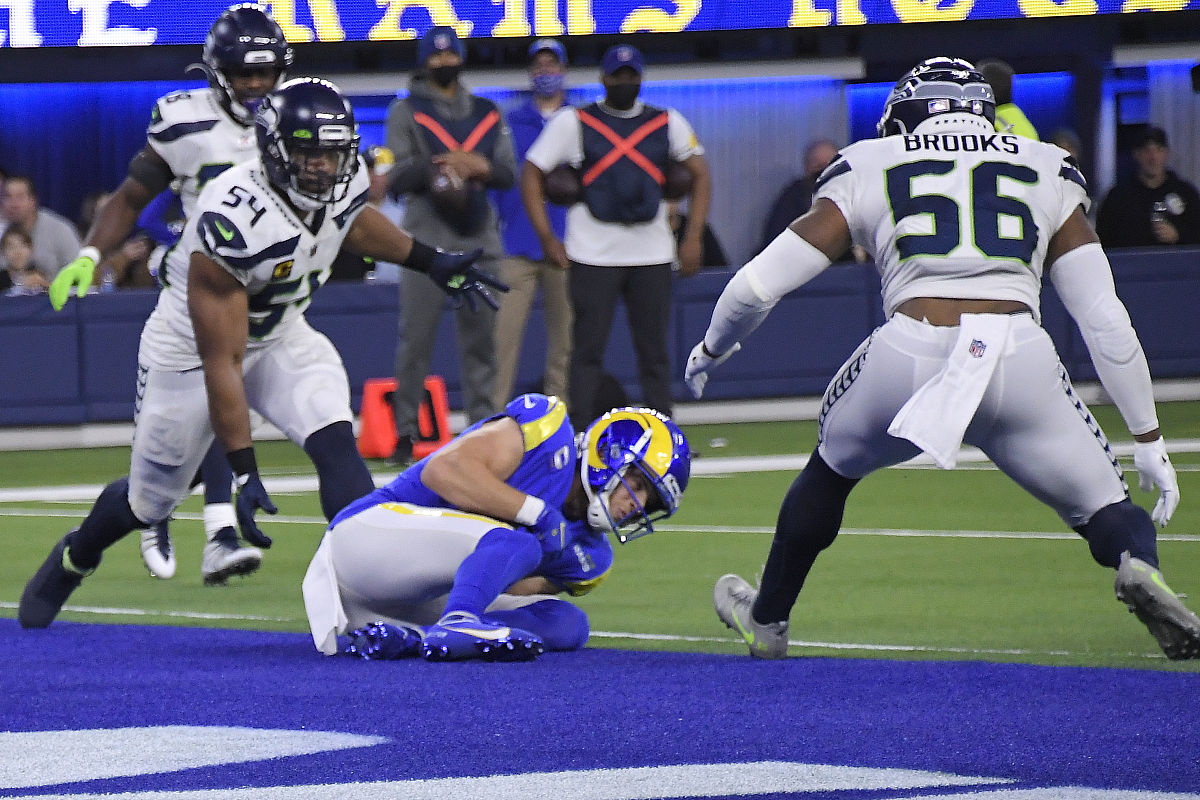 los angeles rams wide receiver cooper kupp, bottom, catches a to