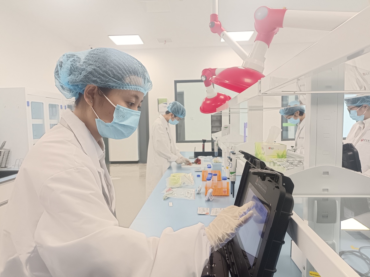 让成都卫校来告诉你医学检验主要是做什么的？