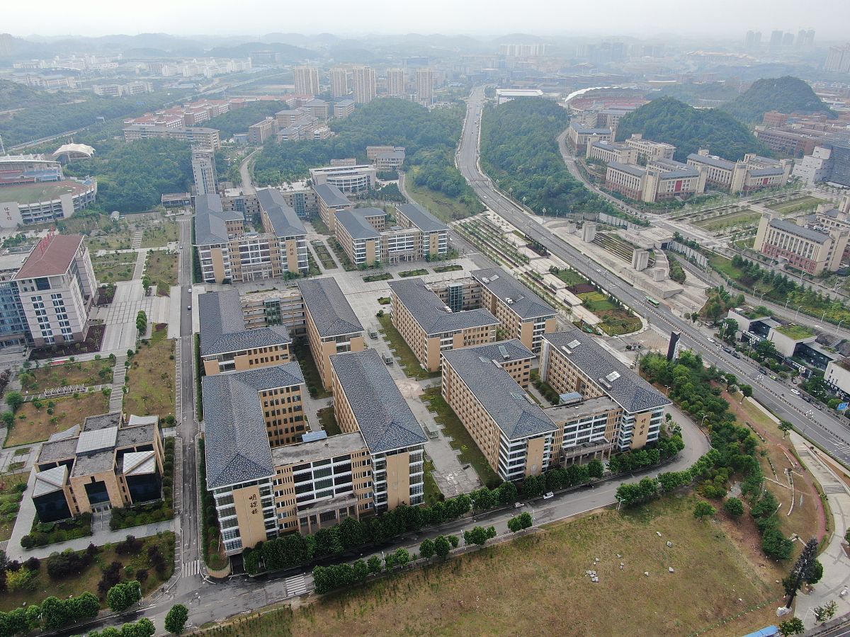 贵阳航空服务专业大学推荐：贵州民族大学、贵州大学、贵州商学院