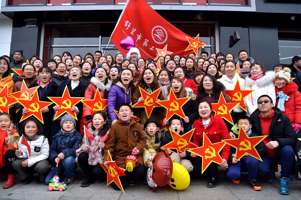 两千字的关于感动人物优秀人物参观爱国基地参加公益活动开展实践活动的心得体会
