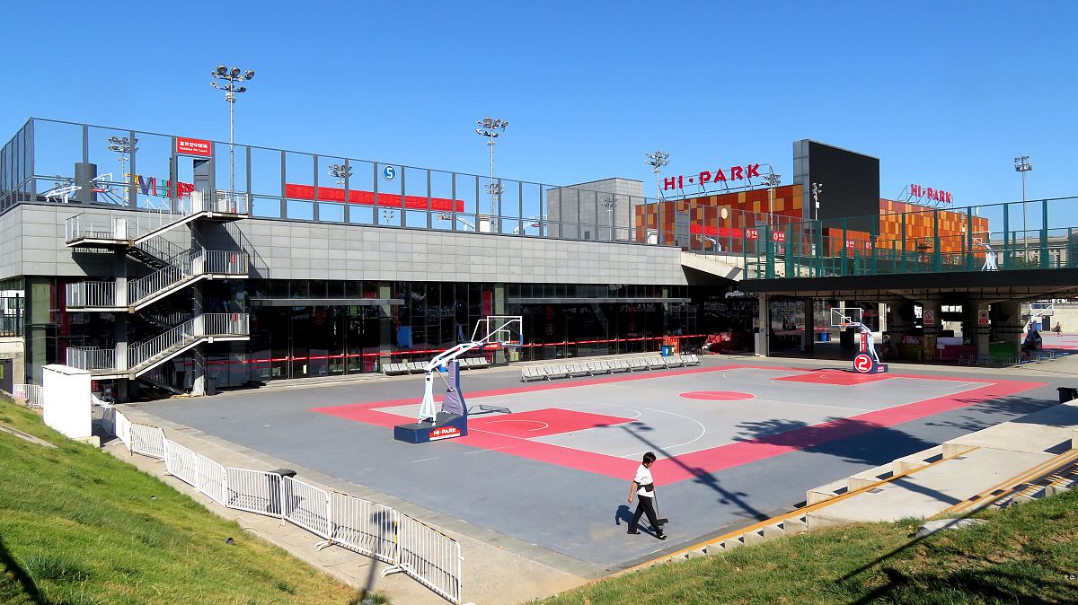 露天篮球场建设费用预算 - 从土地到设备